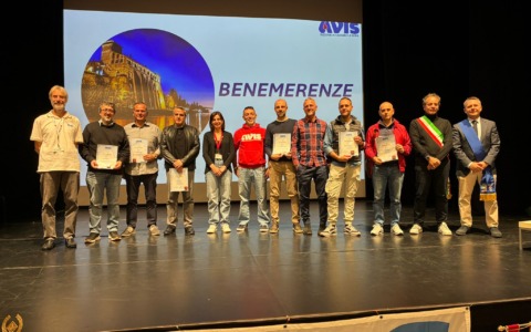 Novant’anni di Avis Cassano, l’associazione premia i suoi donatori