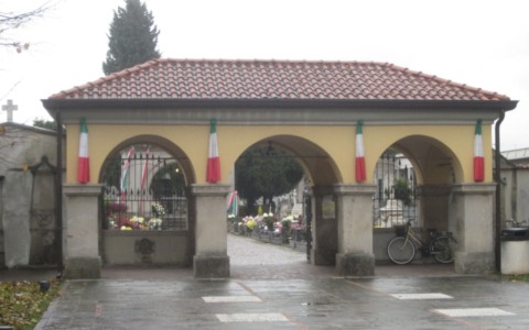 Cimiteri chiusi per estumulazioni ed esumazioni