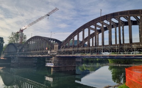 Il ponte di Brivio ha chiuso: traffico in tilt soprattutto al San Michele