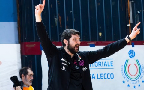 I Diavoli Rosa salutano l’allenatore della prima squadra femminile