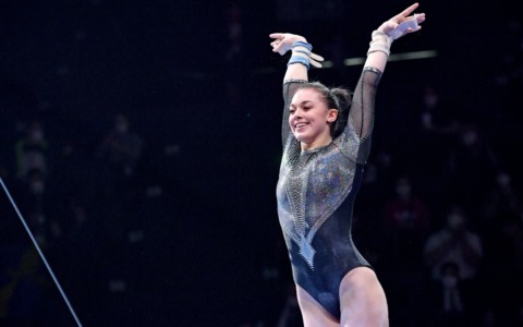 Dall’argento alle Olimpiadi agli infortuni che  l’hanno tormentata: una stella annuncia il ritiro dalla ginnastica