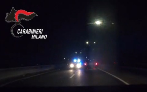 Inseguimento dei Carabinieri, un malvivente fugge dentro la caserma IL VIDEO