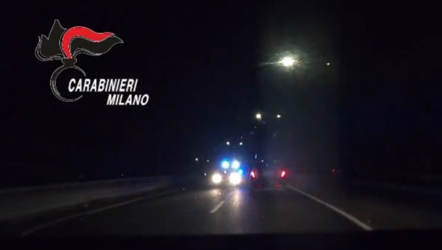 Inseguimento dei Carabinieri, un malvivente fugge dentro la caserma IL VIDEO