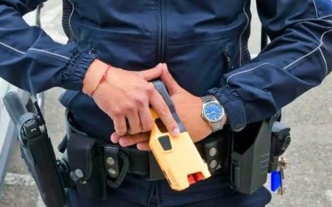 Taser agli agenti della Polizia Locale: parte la sperimentazione