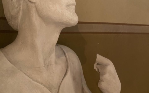 Statue danneggiate dai ladri. Servirà un mese per il restauro
