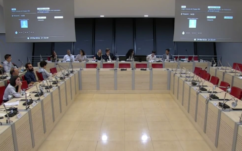 Eletto il nuovo presidente del Consiglio ma senza l’opposizione che abbandona l’aula