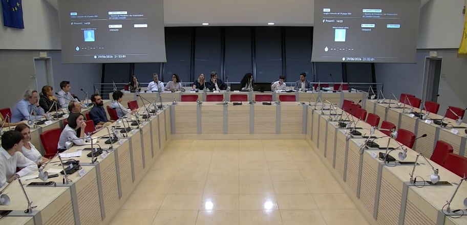 Eletto il nuovo presidente del Consiglio ma senza l’opposizione che abbandona l’aula