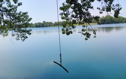 Bagni proibiti nel laghetto: sequestrata una corda per lanciarsi nel punto più profondo