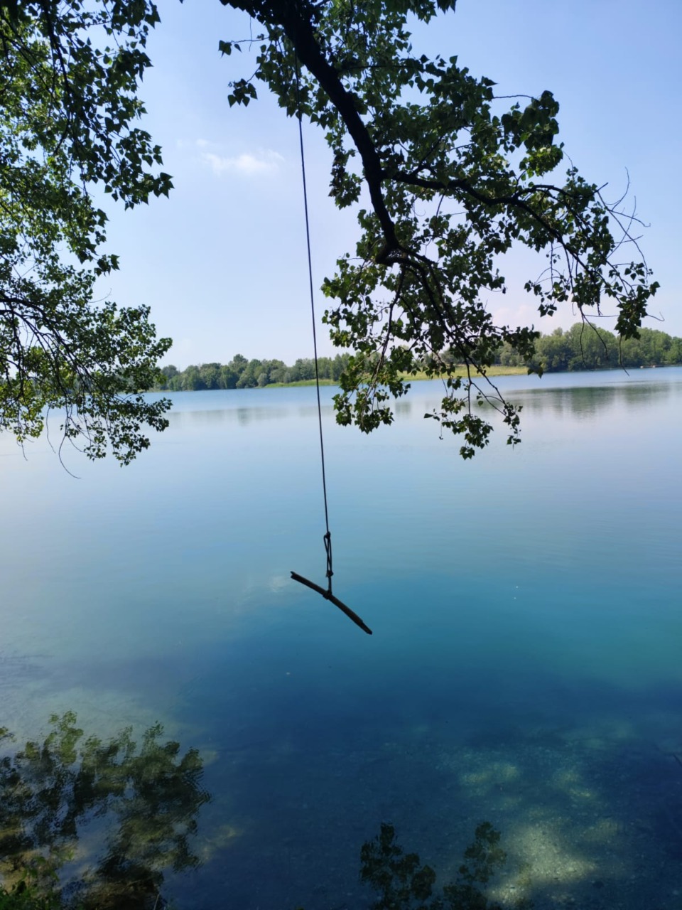 Bagni proibiti nel laghetto: sequestrata una corda per lanciarsi nel punto più profondo