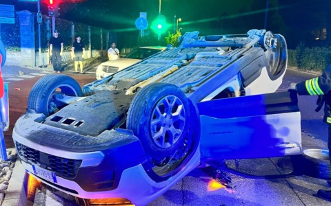 “Sono vivo per miracolo”: si ribalta dopo essere stato travolto da un’auto