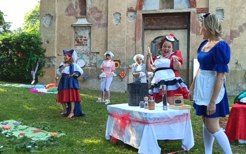 “Alice 2.0. Lo specchio delle meraviglie”, 2.500 spettatori per lo spettacolo teatrale lungo i parchi del Naviglio