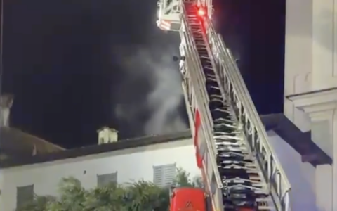 Un fulmine colpisce la chiesa: fiamme e paura a causa del maltempo