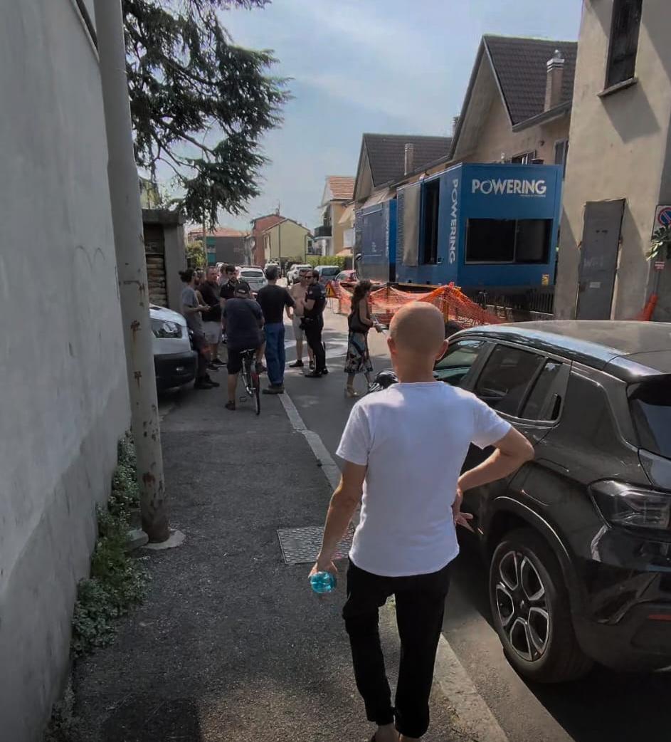Il blackout colpisce ancora: la rabbia dei residenti e la corsa ai ripari del Comune