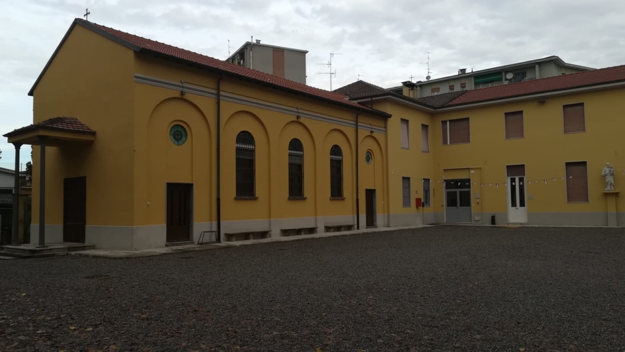 Un mese di teatro all’aperto: torna la rassegna “Fuori tutti”