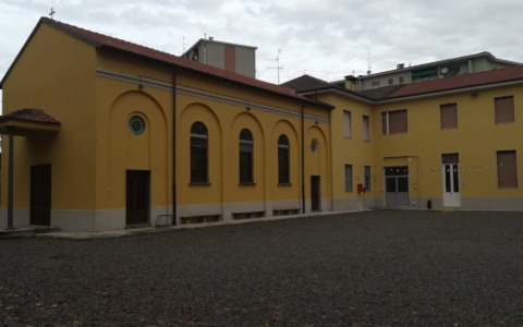 Un mese di teatro all’aperto: torna la rassegna “Fuori tutti”