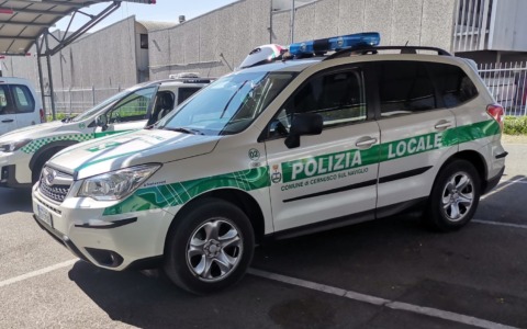 Due ragazzini picchiati e rapinati da una dozzina di coetanei alla stazione della metropolitana