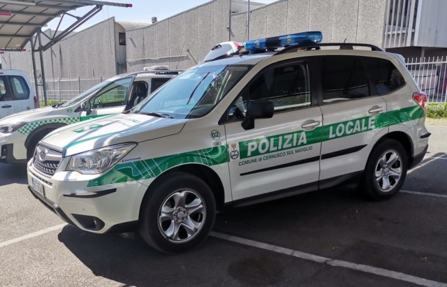 Due ragazzini picchiati e rapinati da una dozzina di coetanei alla stazione della metropolitana