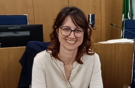 Vendita di alcol in vetro vietata dopo le 21: l’ordinanza per un’estate sicura