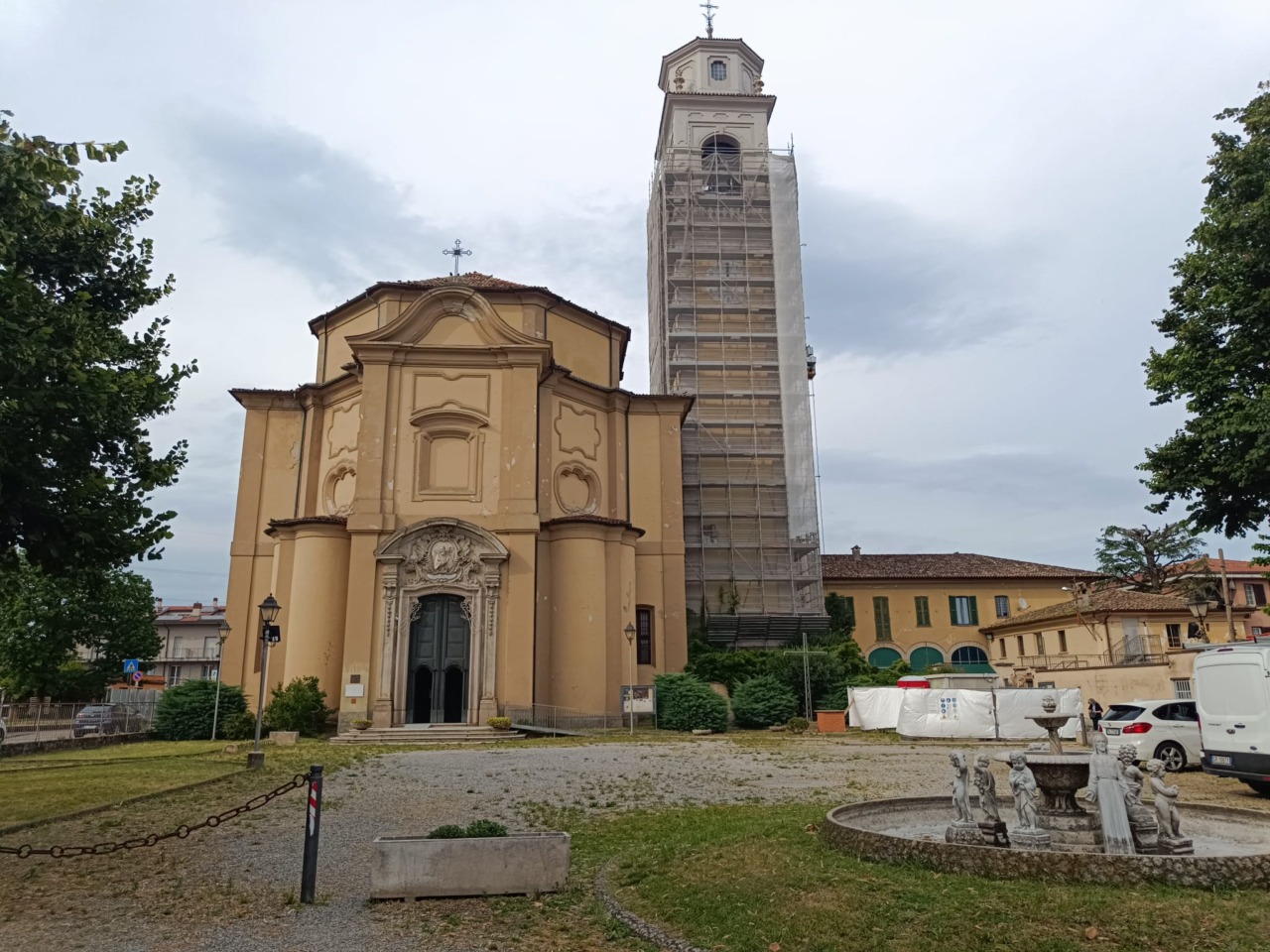 Restauro quasi terminato per il campanile danneggiato dalla tromba d’aria del 2023