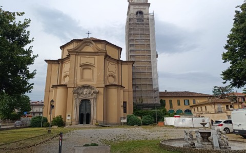Restauro quasi terminato per il campanile danneggiato dalla tromba d’aria del 2023