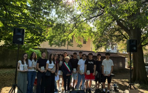 Memoria, partecipazione e responsabilità: i giovani ricevono la Costituzione