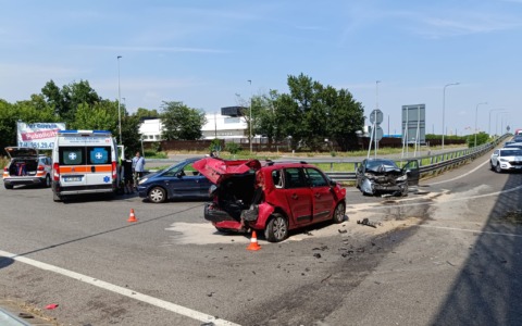 Incidente tra tre auto sotto la Cassanese: chiuso lo svincolo di Cassina de’ Pecchi