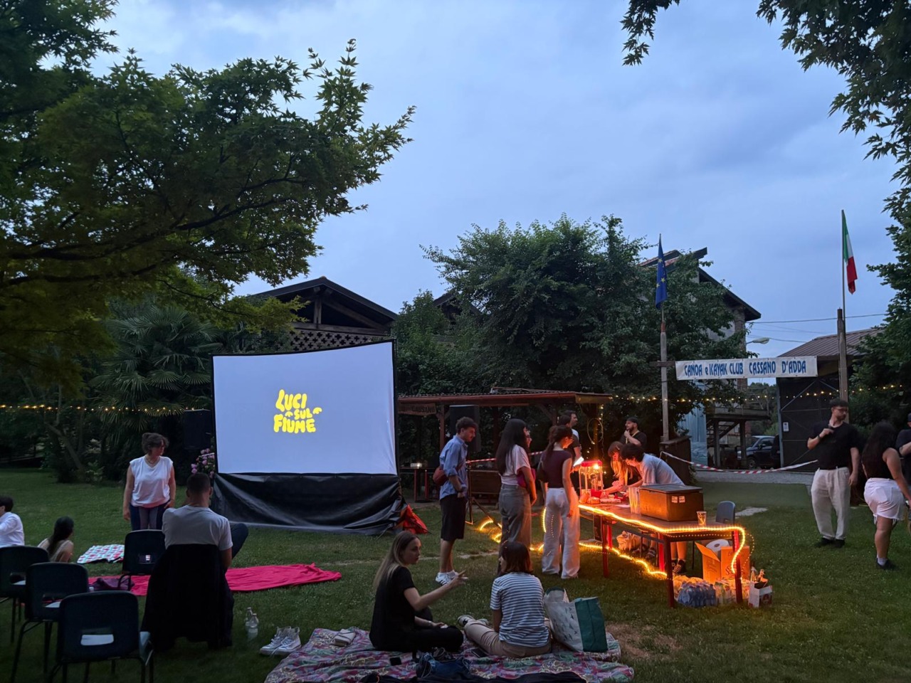 Luci sul Fiume 2026: 14 serate gratuite tra cinema d’autore, corti e musica live all’Isola Borromeo