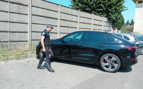 Agente della Polizia Locale morto durante un inseguimento: fermato il conducente del Suv