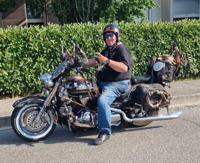 Il rombo dei motori per l’ultimo viaggio del gigante buono: addio a Roberto “Cucciolo” Regonesi