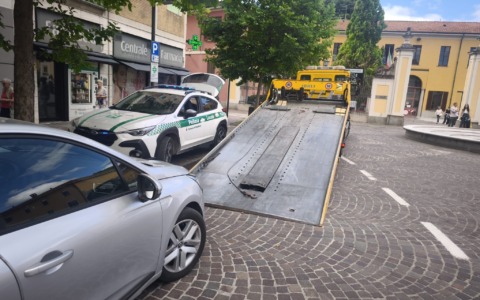 Al volante di un’auto sequestrata: maxi multa e la vettura diventerà del demanio