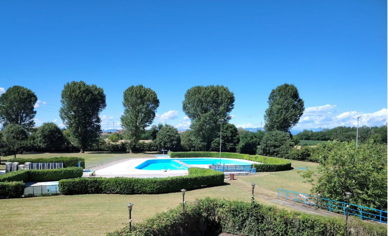 Freschi tuffi in vista del caldo: apre la piscina esterna. Stop ad alcolici, musica e vietato disturbare