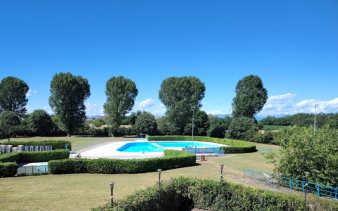 Freschi tuffi in vista del caldo: apre la piscina esterna. Stop ad alcolici, musica e vietato disturbare