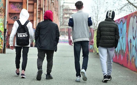 Accoltellato dai “maranza”, parla la vittima: “Non lasciamo i nostri figli al branco”
