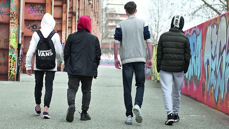 Accoltellato dai “maranza”, parla la vittima: “Non lasciamo i nostri figli al branco”