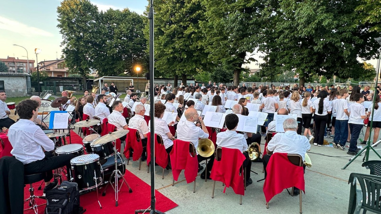 Progetto banda: i ragazzi della Filzi hanno suonato insieme ai musicisti della Santa Cecilia