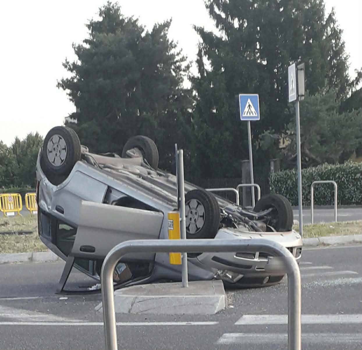 Incidente alla rotatoria. “La pericolosità era già stata segnalata”