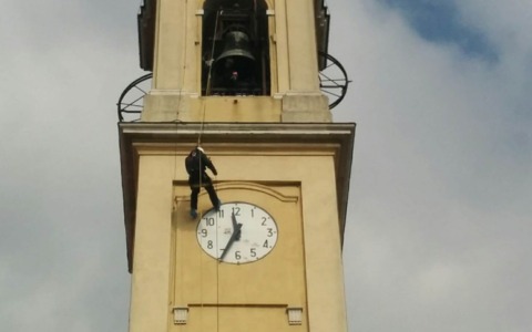 Il Comune aiuta la parrocchia per la riparazione dell’orologio del campanile