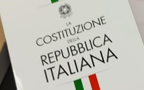 Reading letterario e consegna della Costituzione ai diciottenni per gli ottant’anni della Repubblica