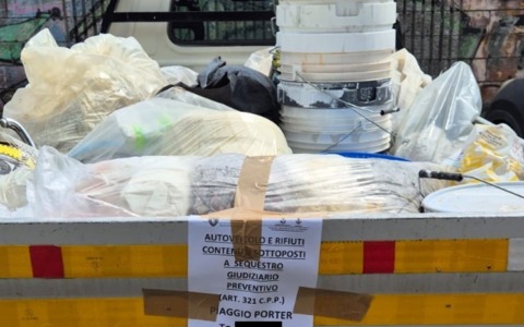 Scaricavano rifiuti nella zona industriale: identificati e denunciati