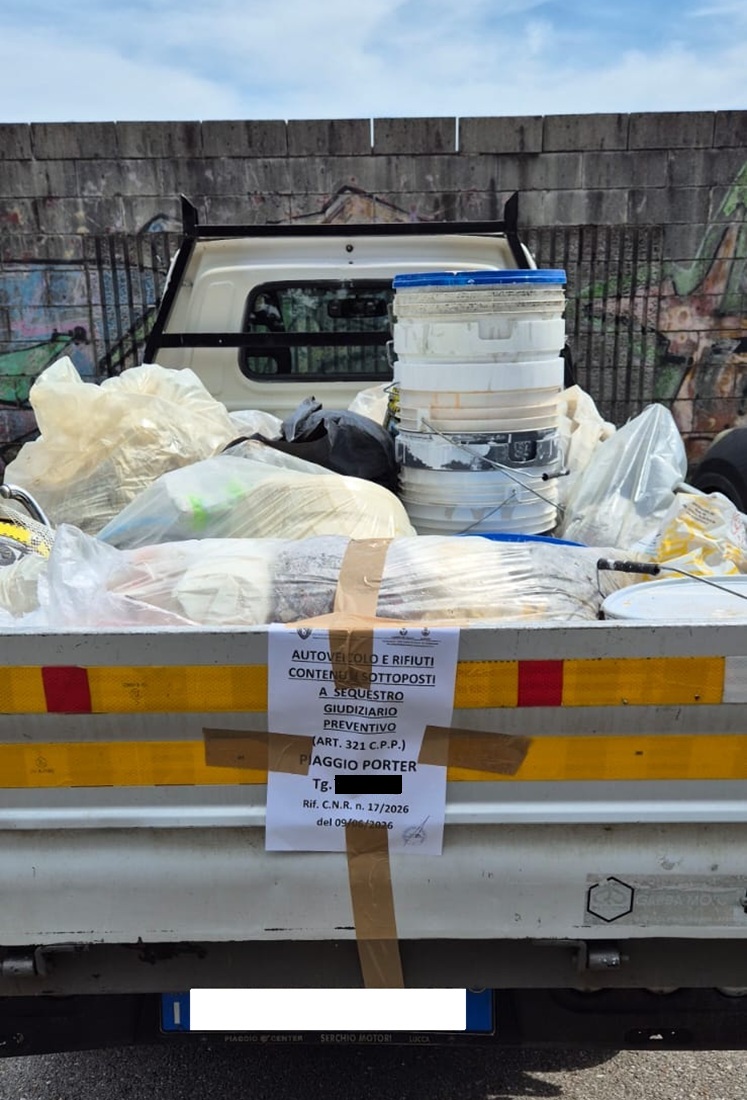Scaricavano rifiuti nella zona industriale: identificati e denunciati