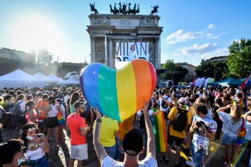 “Una manifestazione che promuove libertà”: ok al patrocinio al Milano Pride 2026