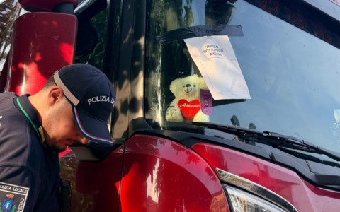 Controlli sui mezzi pesanti: multato “a ritroso” un tir con targa straniera anche per eccesso di velocità