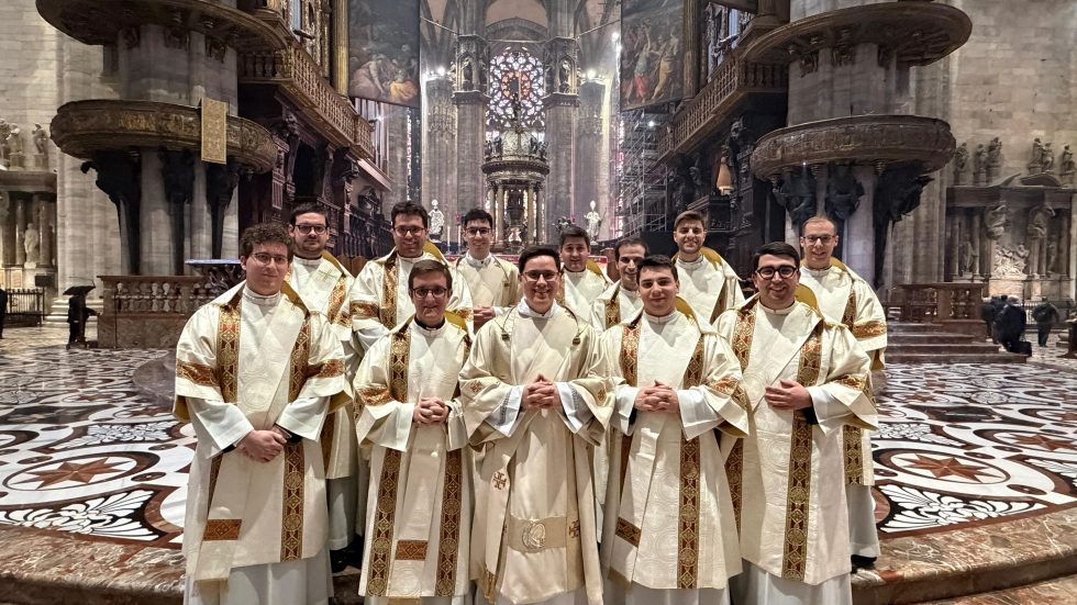 Domani l’ordinazione di 12 sacerdoti: tra di loro c’è il nuovo prete di Melzo. Ecco chi sono