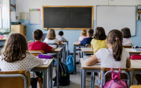 Raddoppia il costo del pre e post scuola: genitori lanciano una raccolta firme