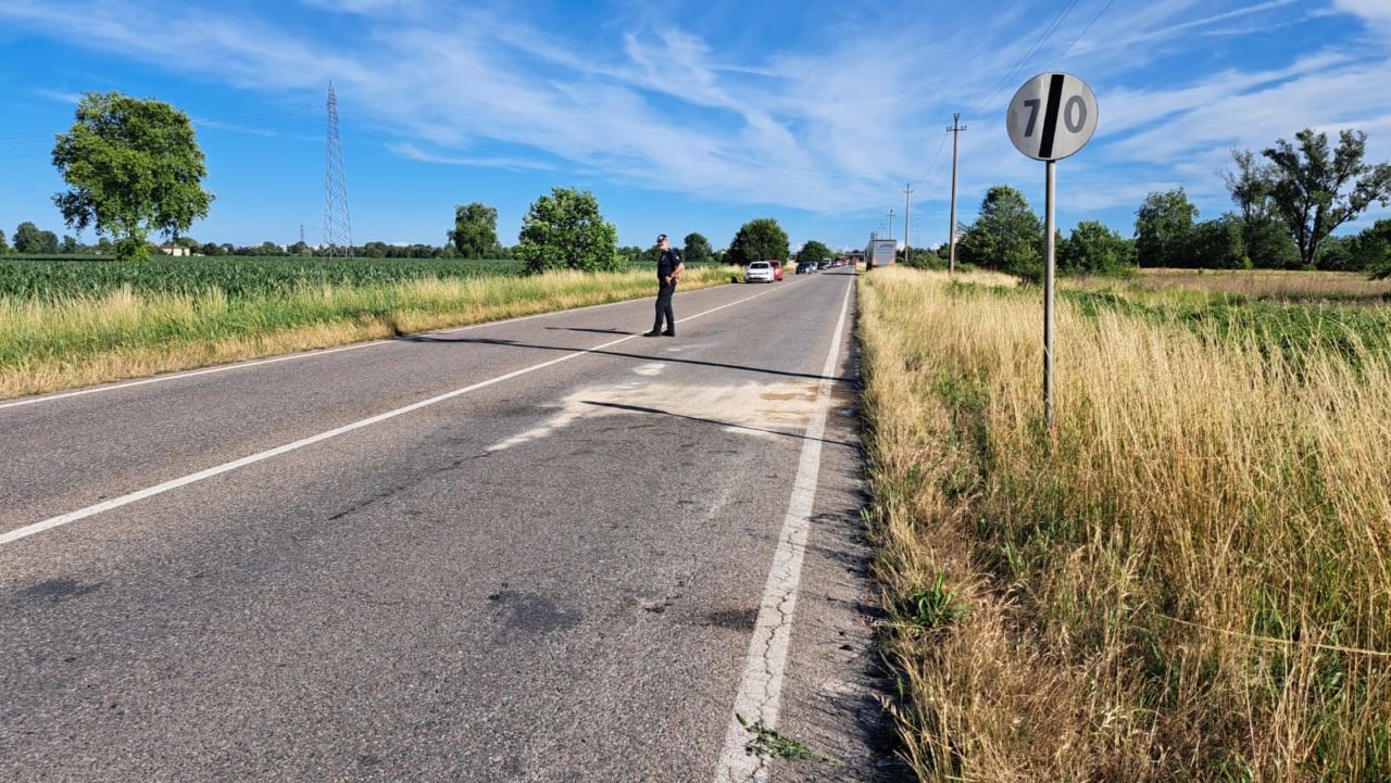 Camion coinvolto in un incidente: lunghe code sulla Sp13