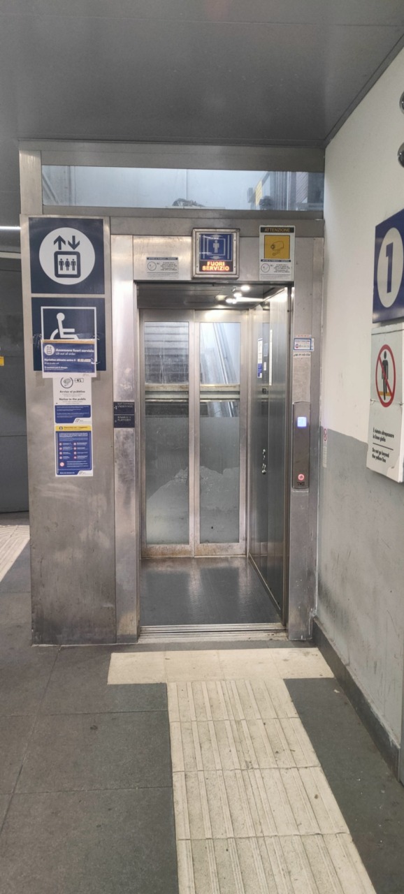 Ascensori della stazione guasti da mesi: binari inaccessibili per i diversamente abili