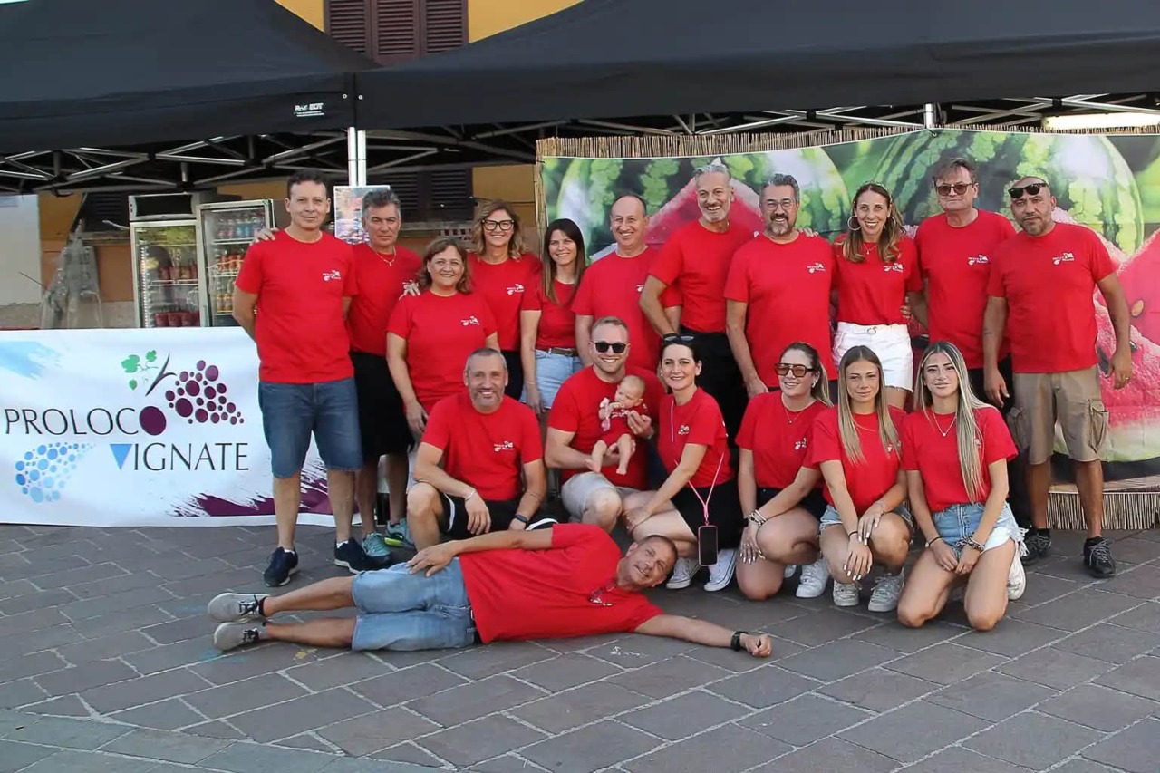 Festa dell’Anguria, successo per l’edizione 2026: piazza gremita tra spettacoli e sfilata