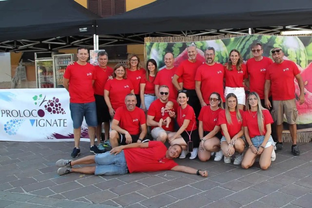 Festa dell’Anguria, successo per l’edizione 2026: piazza gremita tra spettacoli e sfilata