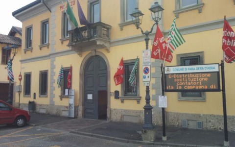 Tagli ministeriali, la primaria finisce alle 15.30: i Comuni costretti al Post scuola
