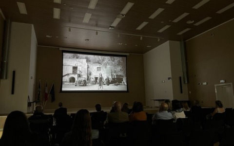 L’auditorium Etty Hillesum di Liscate cambia volto con il nuovo sistema multimediale